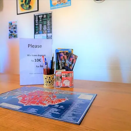 אכסניה The Place *